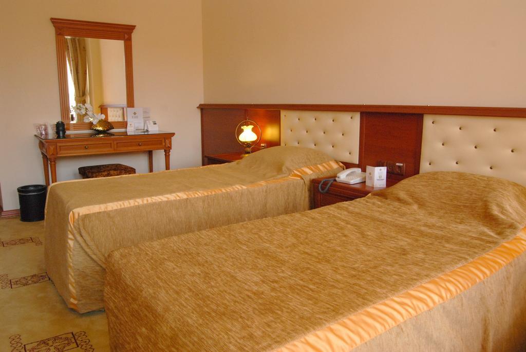 Estel Otel Midyat Bilik gambar