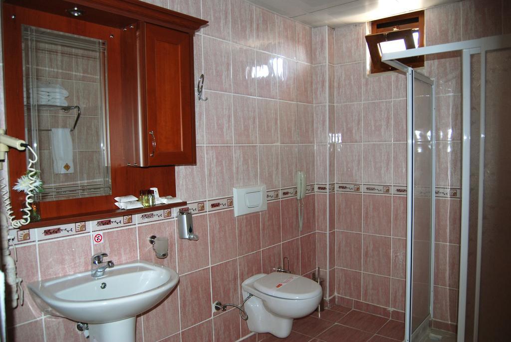 Estel Otel Midyat Bilik gambar